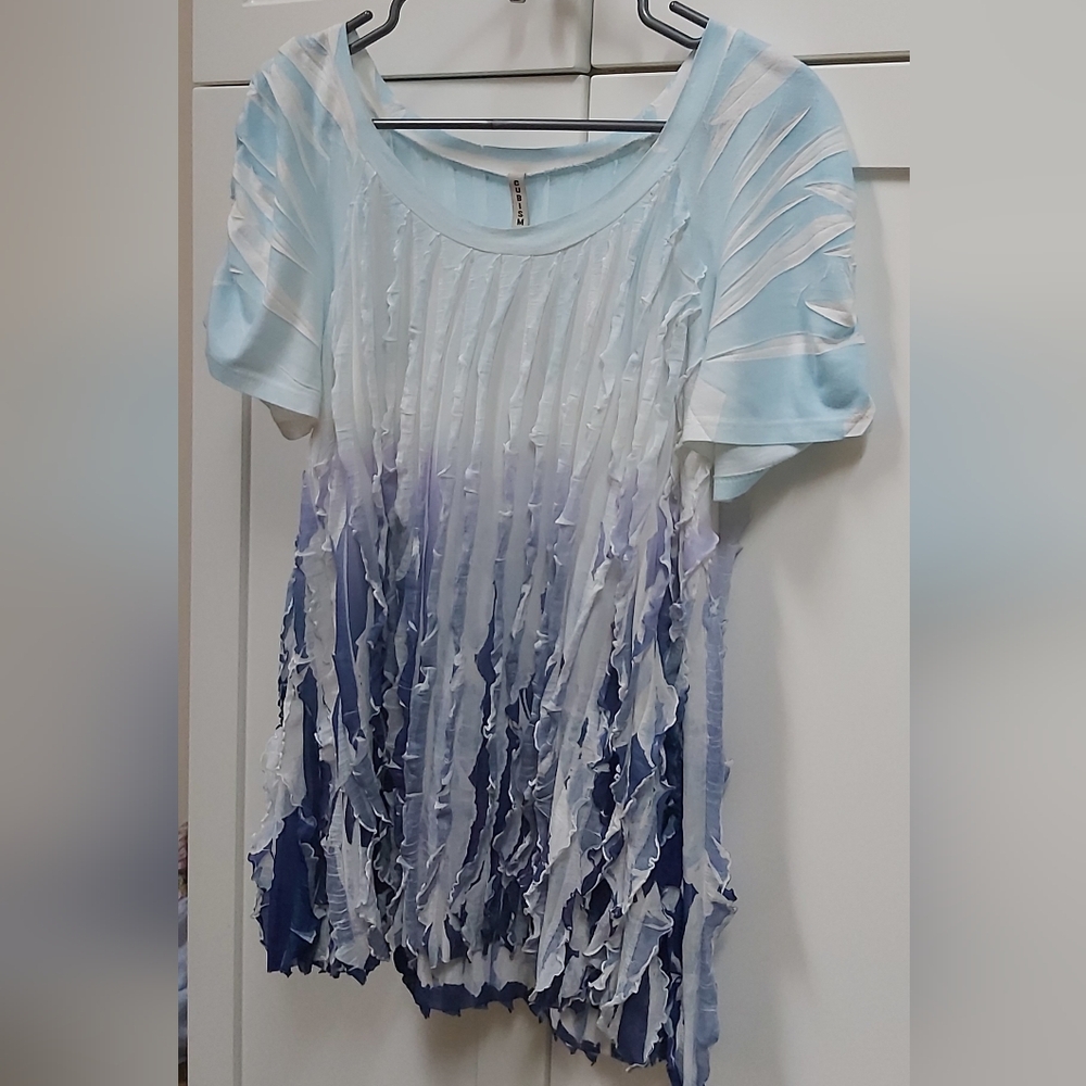 Cubism Ruffle Ombre Top - Picture 11 of 11